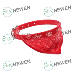 Collar con pañoleta estampada